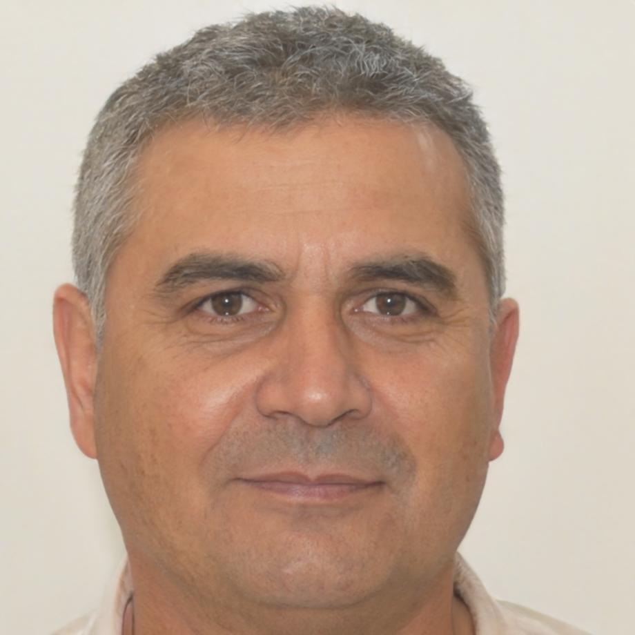 Retrato de Adrián Molina