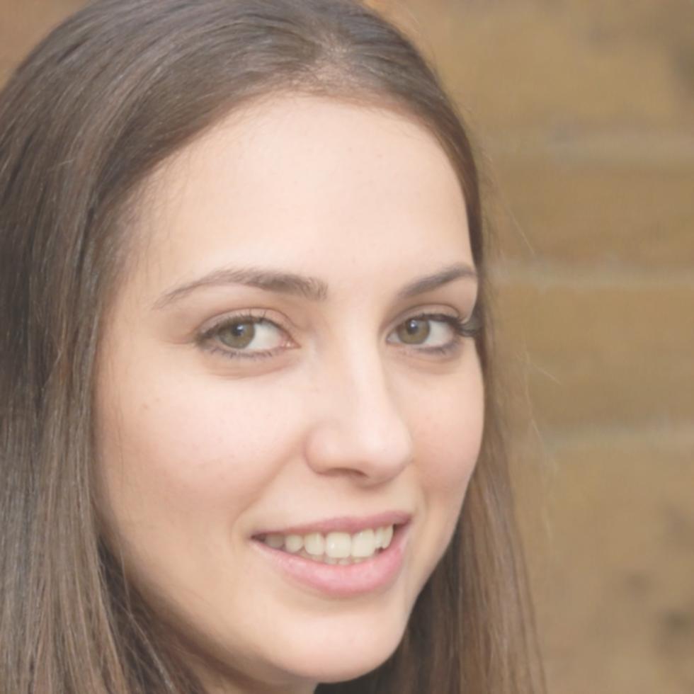 Retrato profesional de instructora especializada en tecnología blockchain